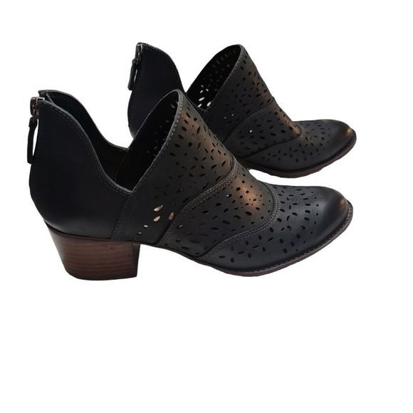 Sofft Shoes - Sofft Wyoming Bootie Black Size 8 comfort Heeled booties‎